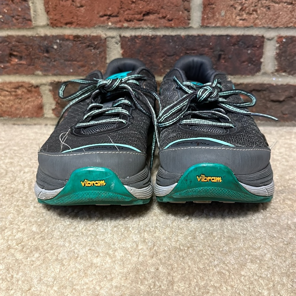 Good condition! Women’s SZ 9 Altra Olympus 2.0. Some wear. See pics. - Picture 5 of 9